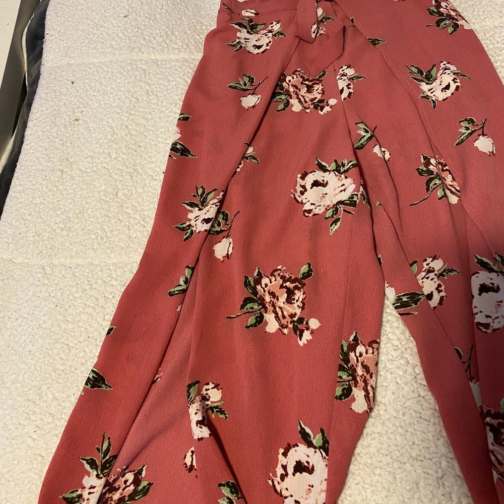 Flowy rose pants with slits